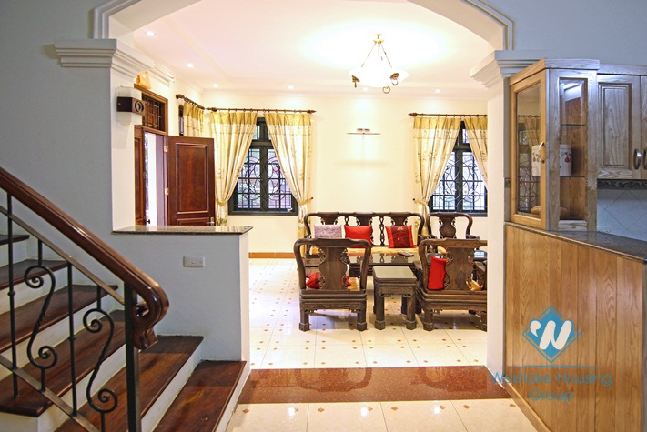 Garden house with car parking for rent in Tay Ho area 
