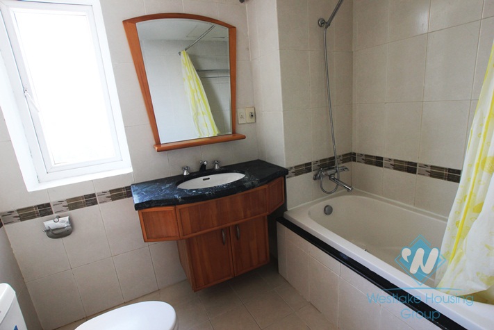 Luxury services apartment with lake view for rent in Kim Ma, Ba Dinh, Hanoi