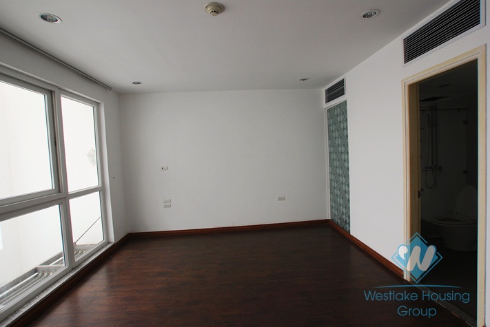High floor office for lease in Ba Dinh District, Hanoi