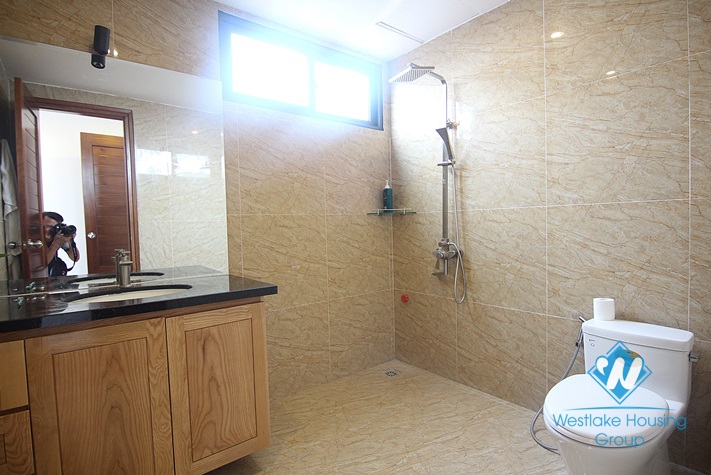 Beautiful and Bright Apartment for rent on Xuan Dieu Street