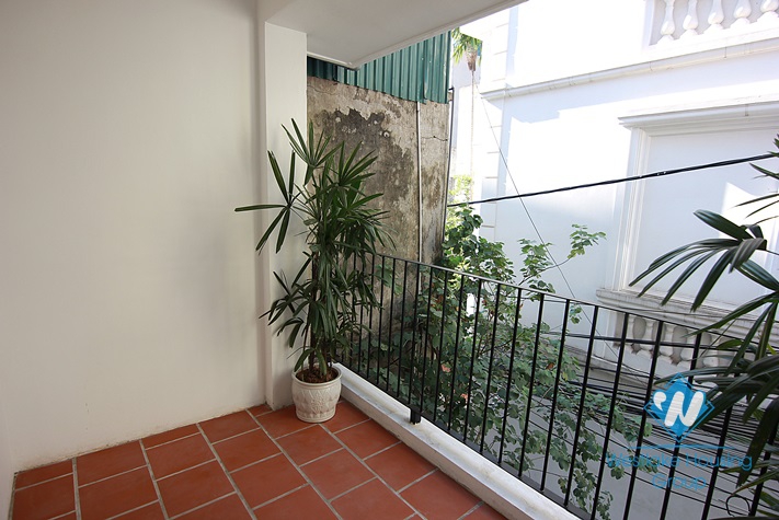 White house with 3 floor for rent in Tay Ho area 