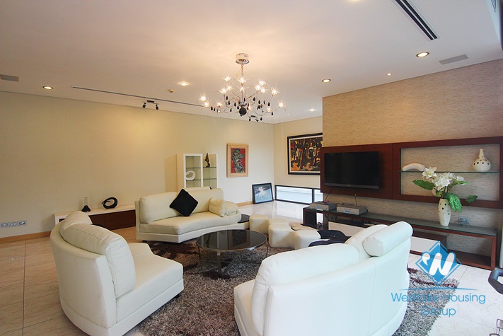 An exquisite villa for rent by Westlake Tay Ho with swimming pool splendid lake view