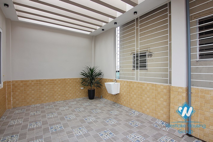 Brand new house with 5 bedrooms for rent in Tay Ho district 