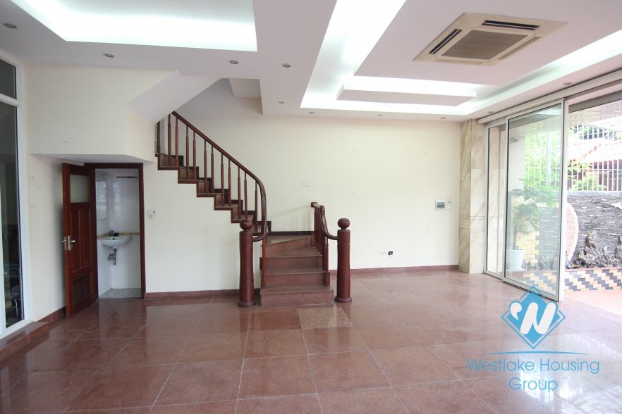 A large office for rent in Dong Da,Hanoi.