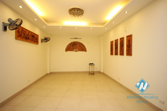 Beautiful house on the lake for rent in Yen Phu area, Tay Ho district 