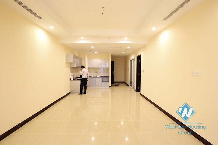 High quality apartment for rent in Royal city, Thanh Xuan district, Hanoi. Living space 130 sqm with 2 bedrooms, 2 bath rooms. Price for rent 1000 USD/month