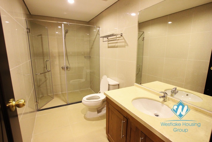 High quality apartment for rent in Royal city, Thanh Xuan district, Hanoi. Living space 130 sqm with 2 bedrooms, 2 bath rooms. Price for rent 1000 USD/month