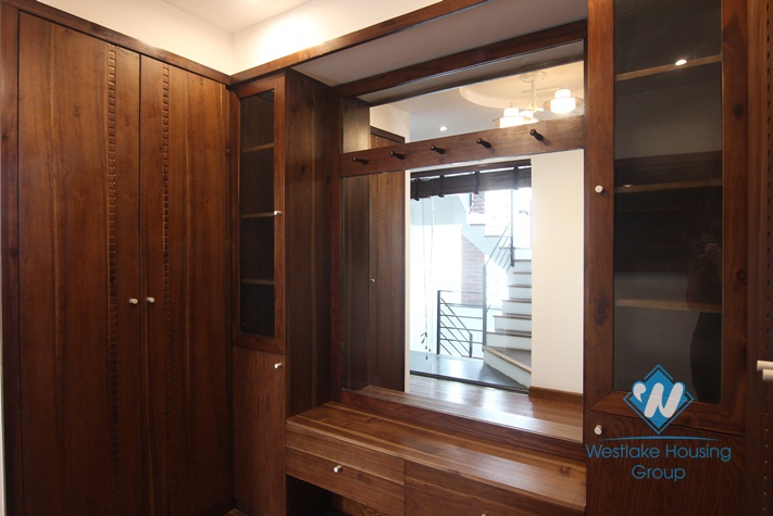 High floor lake front apartment for rent in Tay Ho