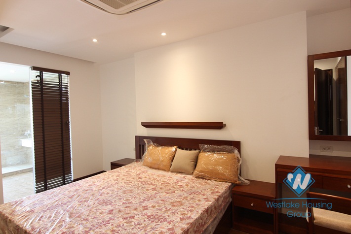 High floor lake front apartment for rent in Tay Ho