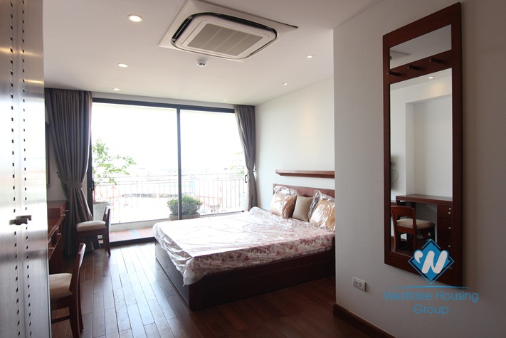 High floor lake front apartment for rent in Tay Ho