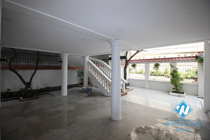 Nice unfurnished house for rent  in Tay Ho area 