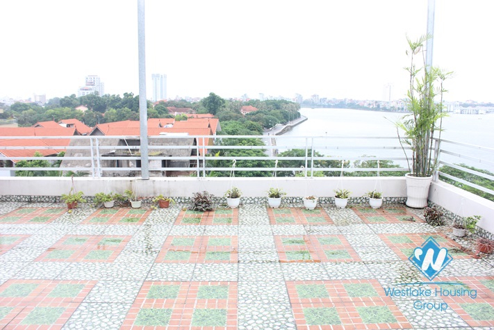 Lake view house for rent in Dang Thai Mai st, Tay ho, Ha Noi