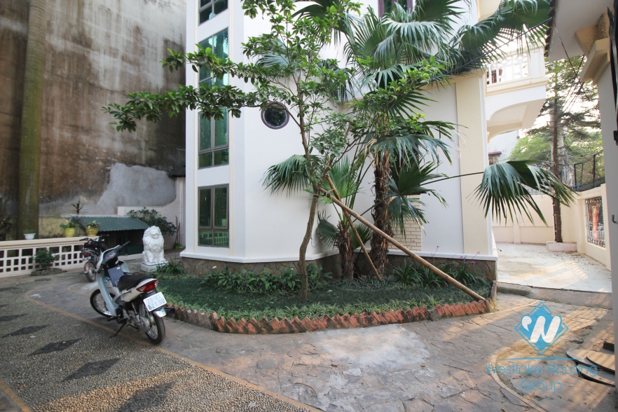 Big house for rent in Au Co street, Tay Ho, Ha Noi