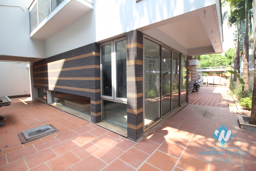 Beautiful house with 4 bedrooms for rent in Quang an ward, Tay Ho district