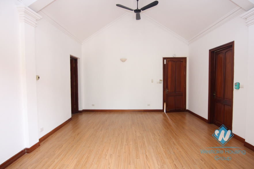 House with lake view balcony and patio for rent in Tay Ho