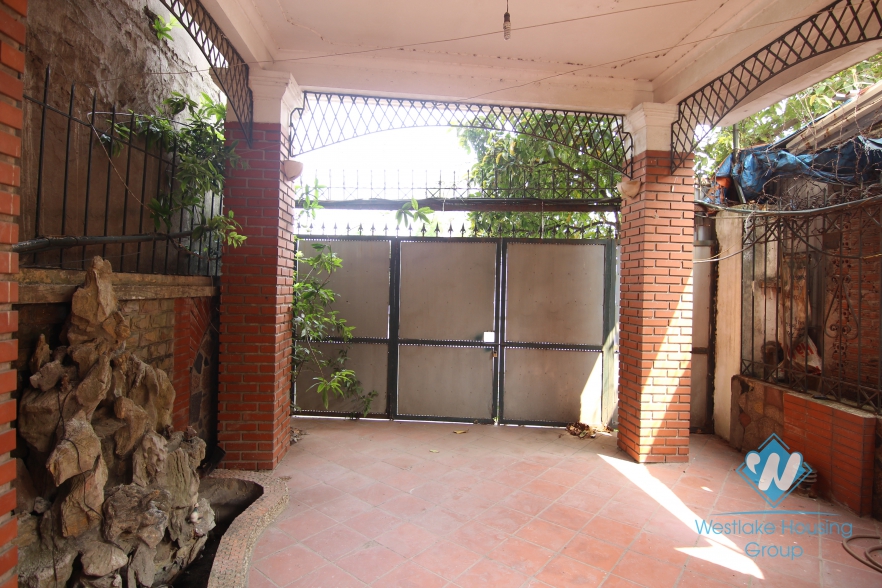 House with lake view balcony and patio for rent in Tay Ho