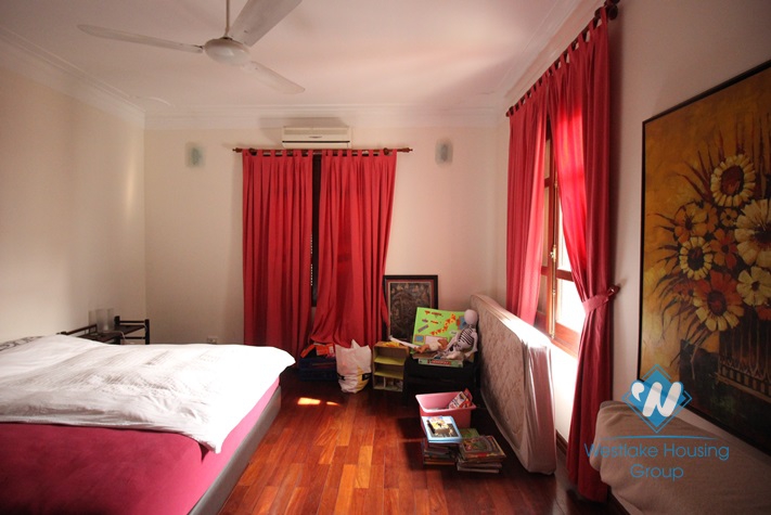 To Ngoc Van 5 bedroom villa with swimming pool for rent