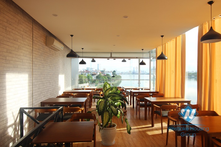 Lakeview house for rent to make restaurant in Xuan Dieu st, Tay Ho district.