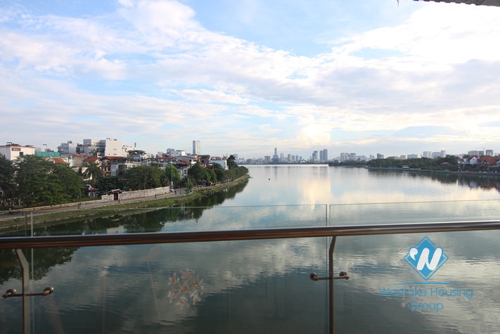 Lakeview house for rent to make restaurant in Xuan Dieu st, Tay Ho district.
