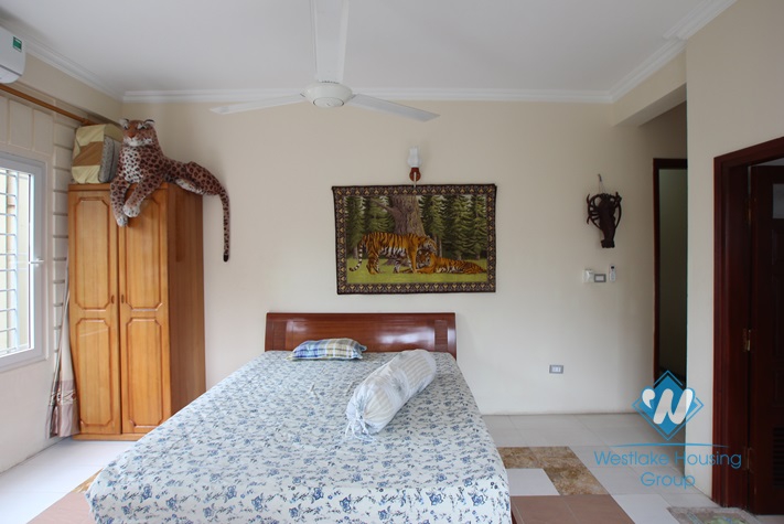 02 bedroom apartment for rent with cheap price in Lac Long Quan Tay Ho