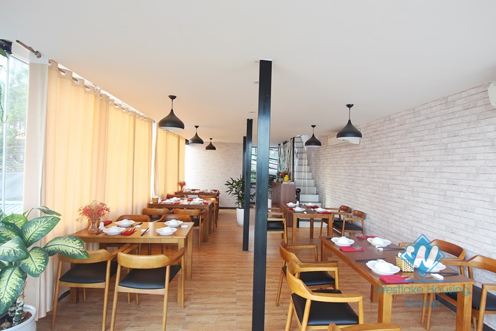 Lakeview house for rent to make restaurant in Xuan Dieu st, Tay Ho district.