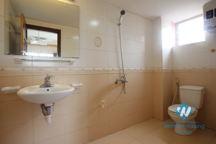 02 bedroom apartment for rent with cheap price in Lac Long Quan Tay Ho