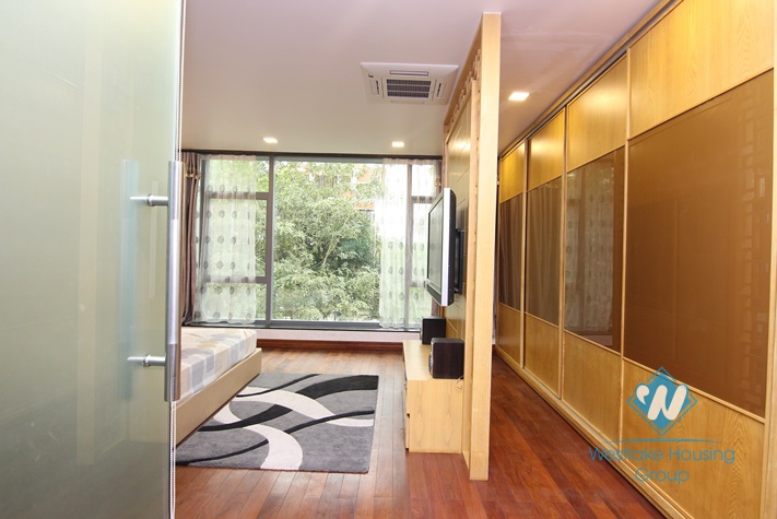 5 storey modern Tay Ho villa for rent with a car garage and elevator