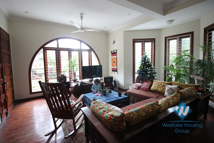 Splendid western style villa with nice yard and beautiful garden near Red River for rent 