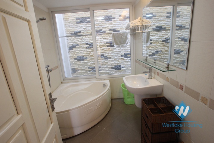 Apartment with lake view for rent in Tran Vu st, Ba Dinh district 