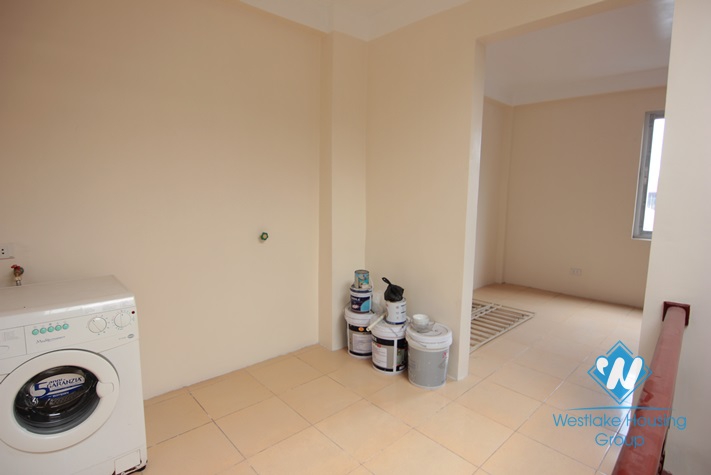 Good and cheap house with 4 bedrooms for rent in Lac Long Quan st, Tay Ho district 