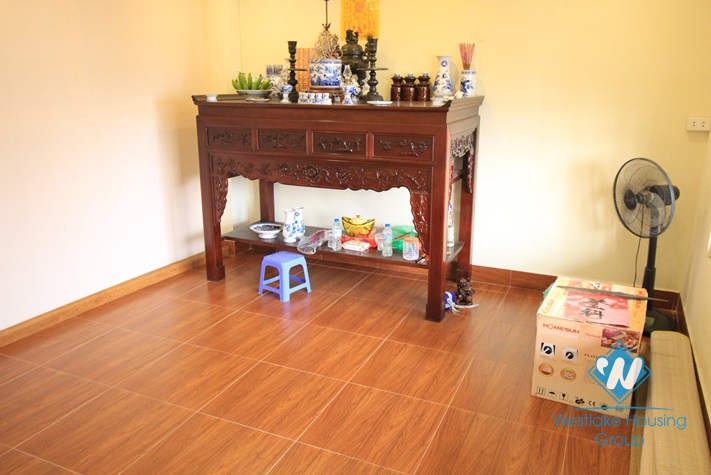 Small house with 3 bedrooms for rent in Au co st, Tay Ho area 