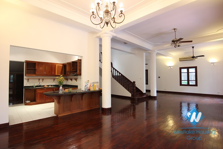 House with nice yard and balcony to rent in Tay Ho