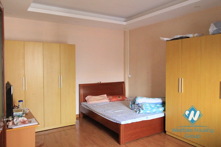 Small house with 3 bedrooms for rent in Au co st, Tay Ho area 