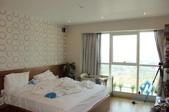 Nice and modern apartment for rent in Ciputra, Tay Ho, Ha Noi