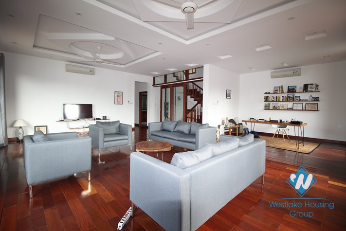 Stunning garden villa rental in Tay Ho with fantastic lake view