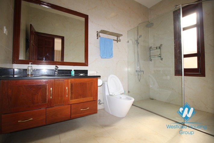 Stunning garden villa rental in Tay Ho with fantastic lake view