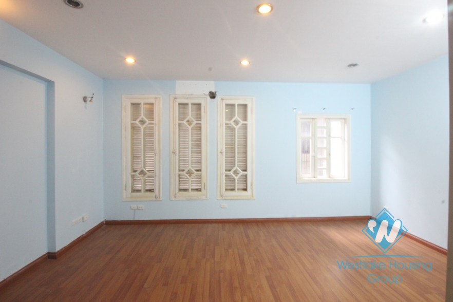 Large Office / House for lease in Ba Dinh district.