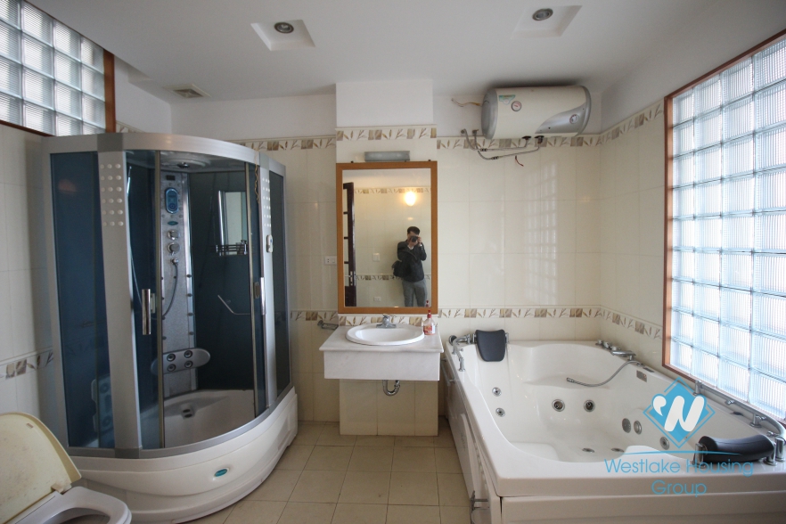 House rental with beautiful lakeview in Truc Bach, Ba Dinh