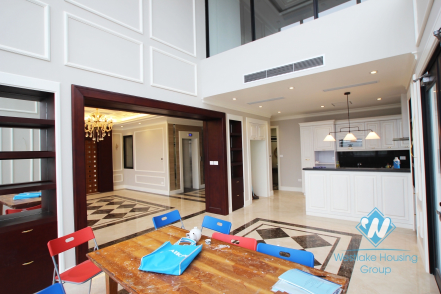 Luxury house with lake view available for lease in Westlake area, fully furnished.