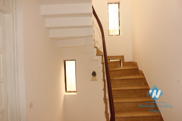 Nice house with yard for lease in Xuan Dieu street, Tay Ho, Hanoi