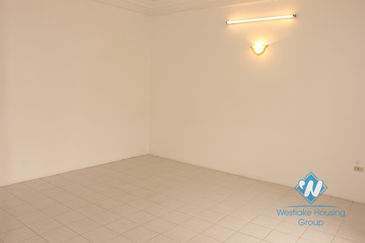 Nice house with yard for lease in Xuan Dieu street, Tay Ho, Hanoi