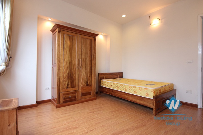 An amazing 5 bedroom house for rent by the lake