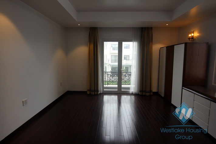 Newly renovated modern villa for rent in Vinhomes Riverside Long Bien
