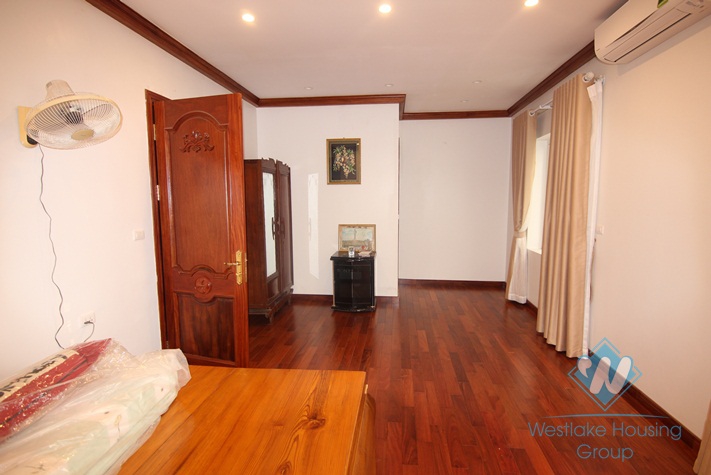 Villa for rent in Vinhome River Side Long Bien