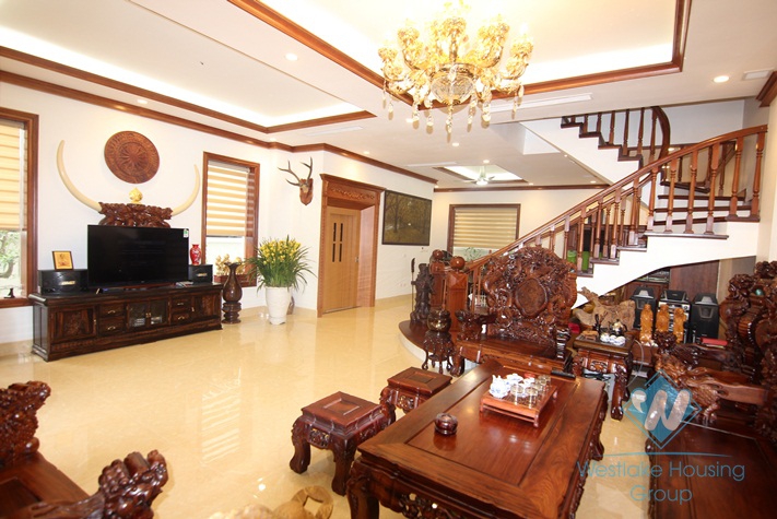 Villa for rent in Vinhome River Side Long Bien