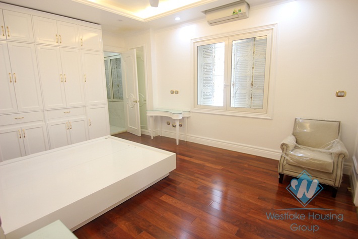 Luxurious villa for rent in Vinhomes riverside Long Bien