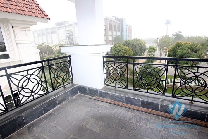 First rate villa for rent in Vinhomes riverside Long Bien