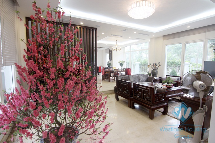First rate villa for rent in Vinhomes riverside Long Bien