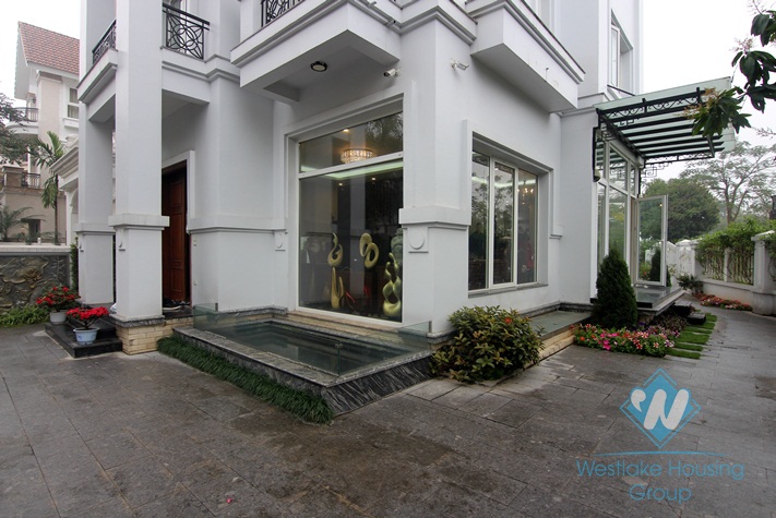 First rate villa for rent in Vinhomes riverside Long Bien