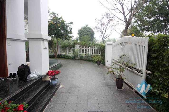 First rate villa for rent in Vinhomes riverside Long Bien